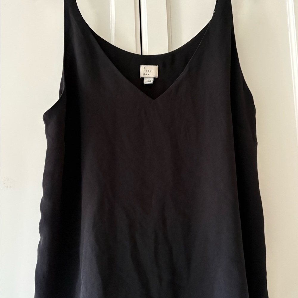 Chic Black V-Neck Sleeveless Blouse
